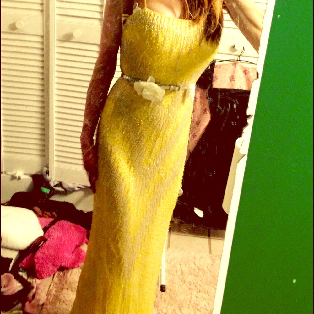 Size 4 formal yellow gown w/silver sew